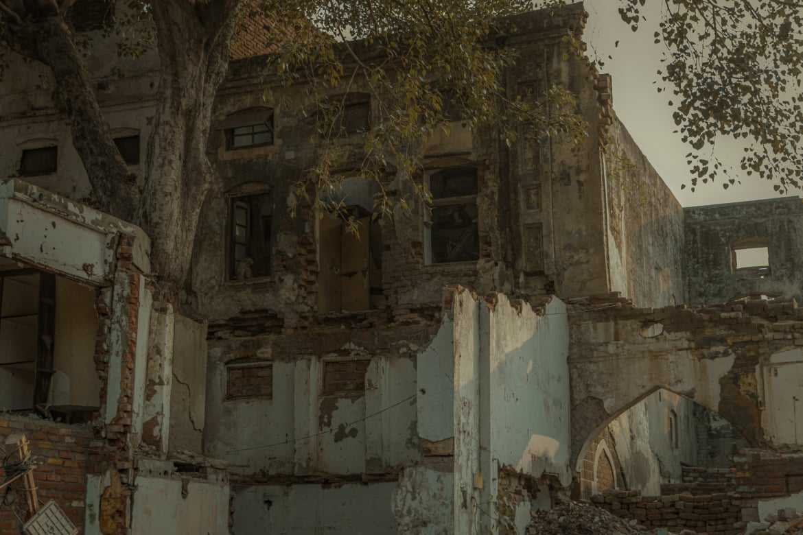 反乌托邦暗黑未来感Lightroom预设 Dystopia Lightroom Preset插图2 反乌托邦暗黑未来感Lightroom预设 Dystopia Lightroom Preset