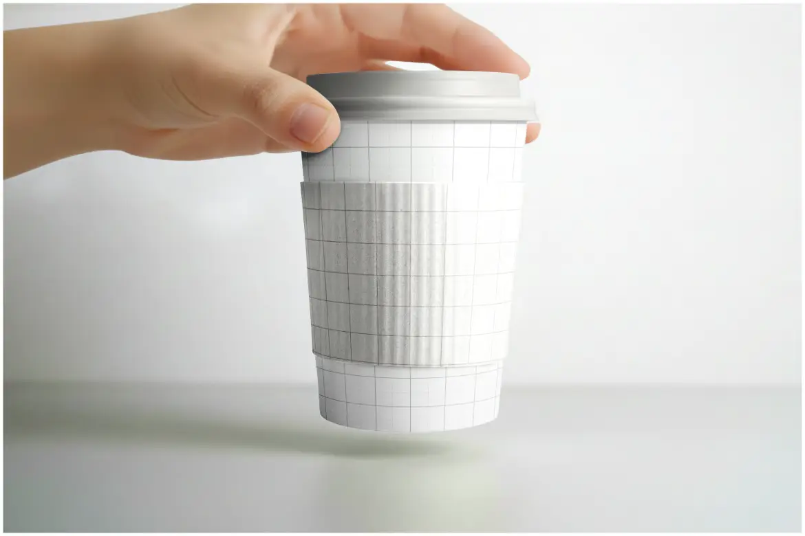 手持外带咖啡杯样机PSD模板 Coffee Cup Mockup