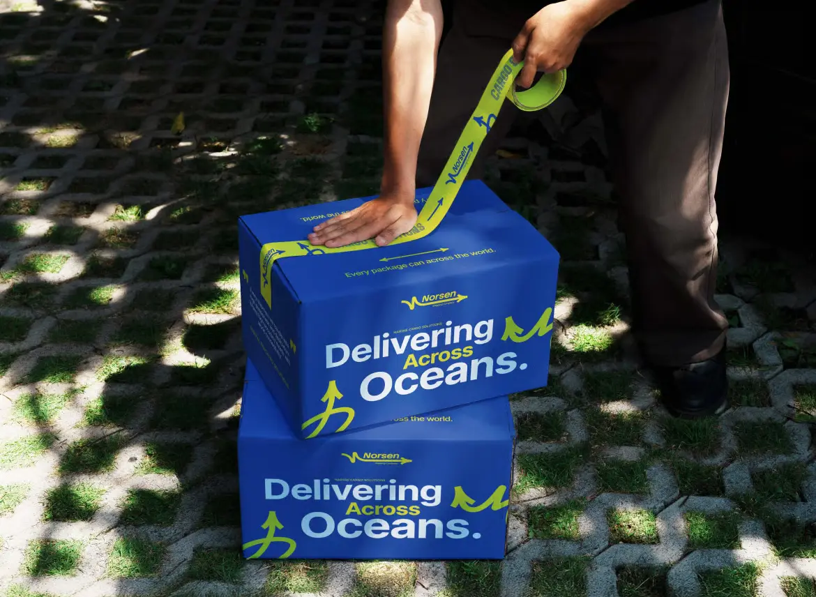 2款封箱胶带PSD场景样机模板 Cardboard Box with Tape Mockup