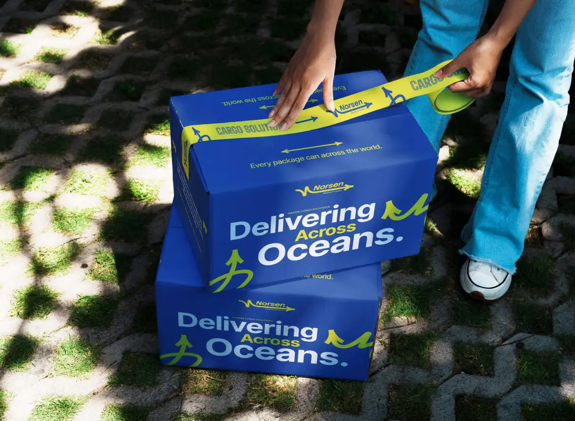 2款封箱胶带PSD场景样机模板 Cardboard Box with Tape Mockup