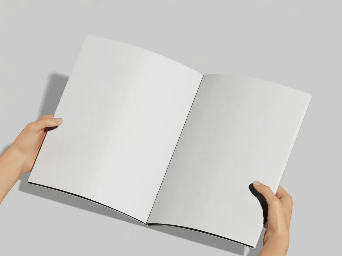 手持手册模型PSD源文件 Hand Holding Booklet Mockup