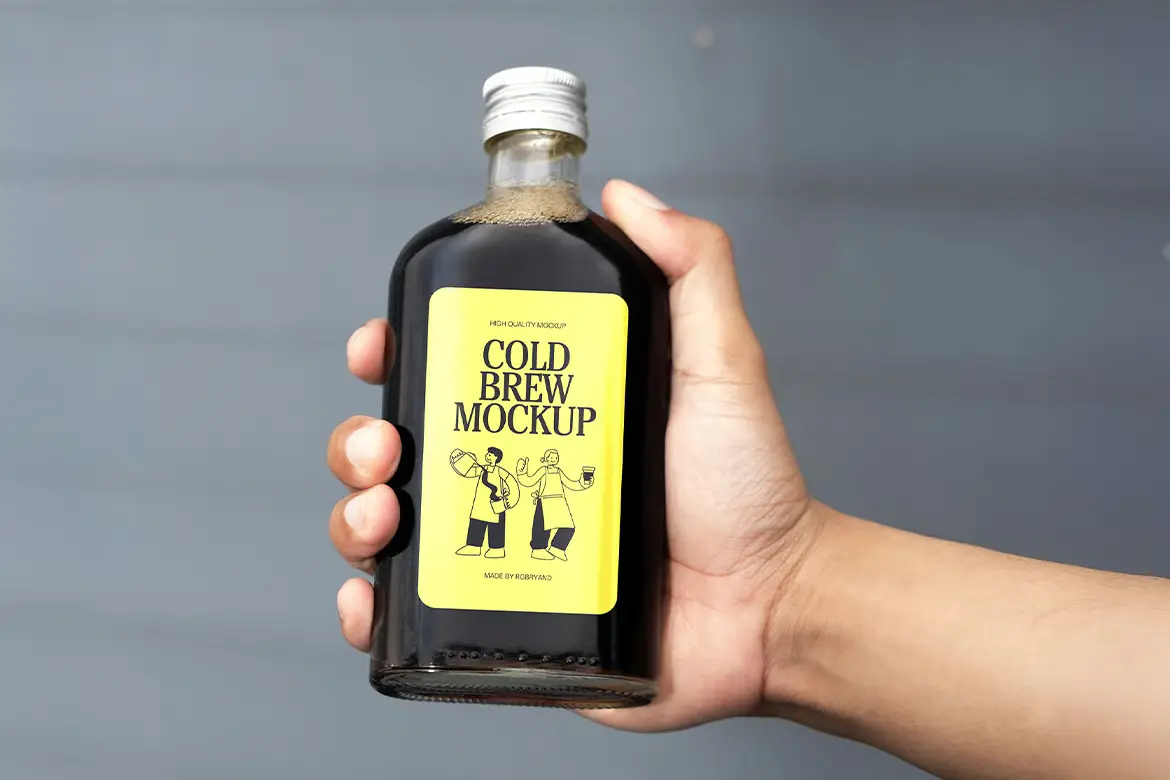 冷萃咖啡瓶样机PSD模板 Realistic Cold Brew Coffee Bottle Mockup