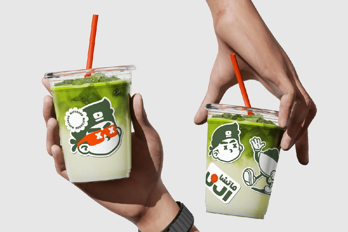 手持抹茶杯品牌 PSD样机素材